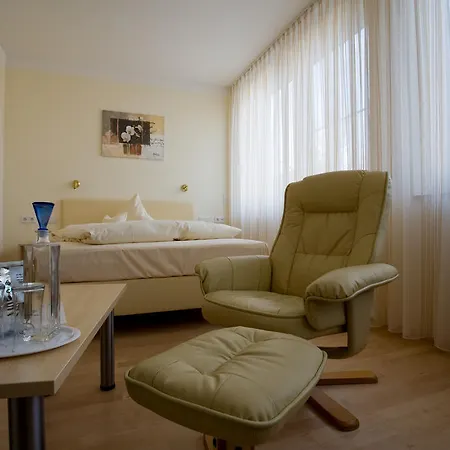 Hotel Engelhard Garni 4*