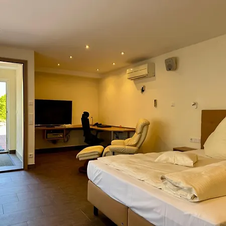Hotel Engelhard Garni 4*