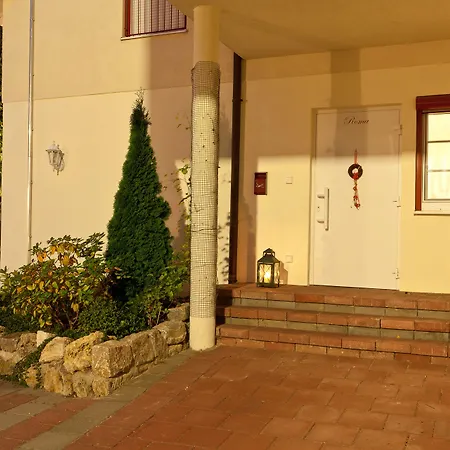 Engelhard Garni מלון 4*