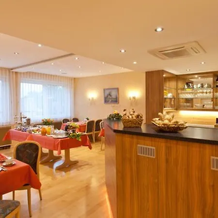 Engelhard Garni Hotel 4*