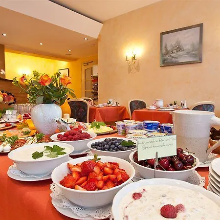 Engelhard Garni Hotel 4*